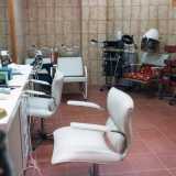 ...novit� che si andarono ad aggiungere ai classici servizi di docce, toilettes, parrucchiere ed estetista per donna...